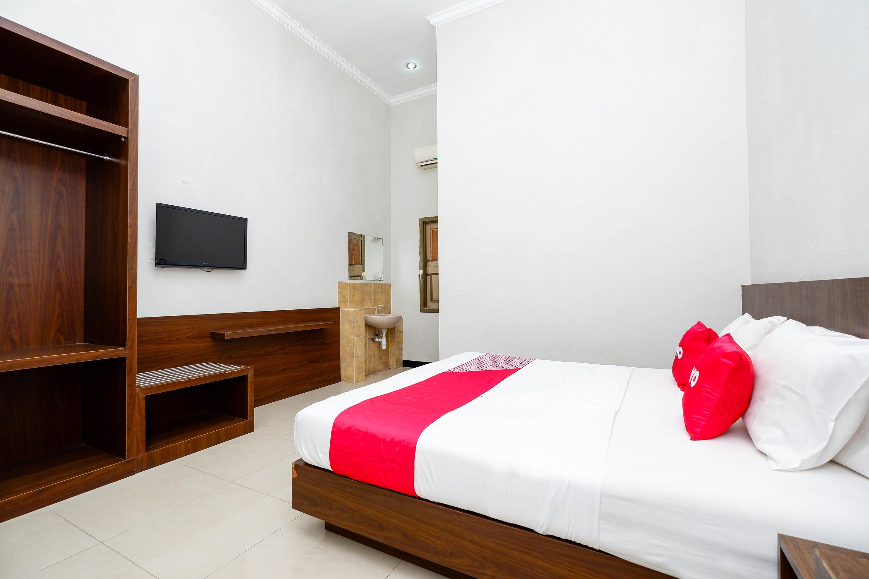 OYO 2436 Hotel Kencana Tegal  Bagian luar foto