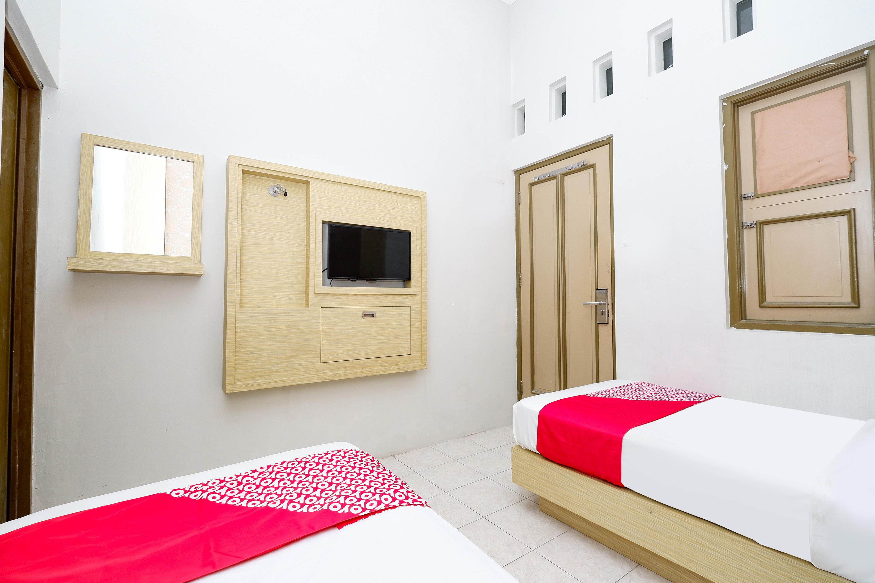 OYO 2436 Hotel Kencana Tegal  Bagian luar foto