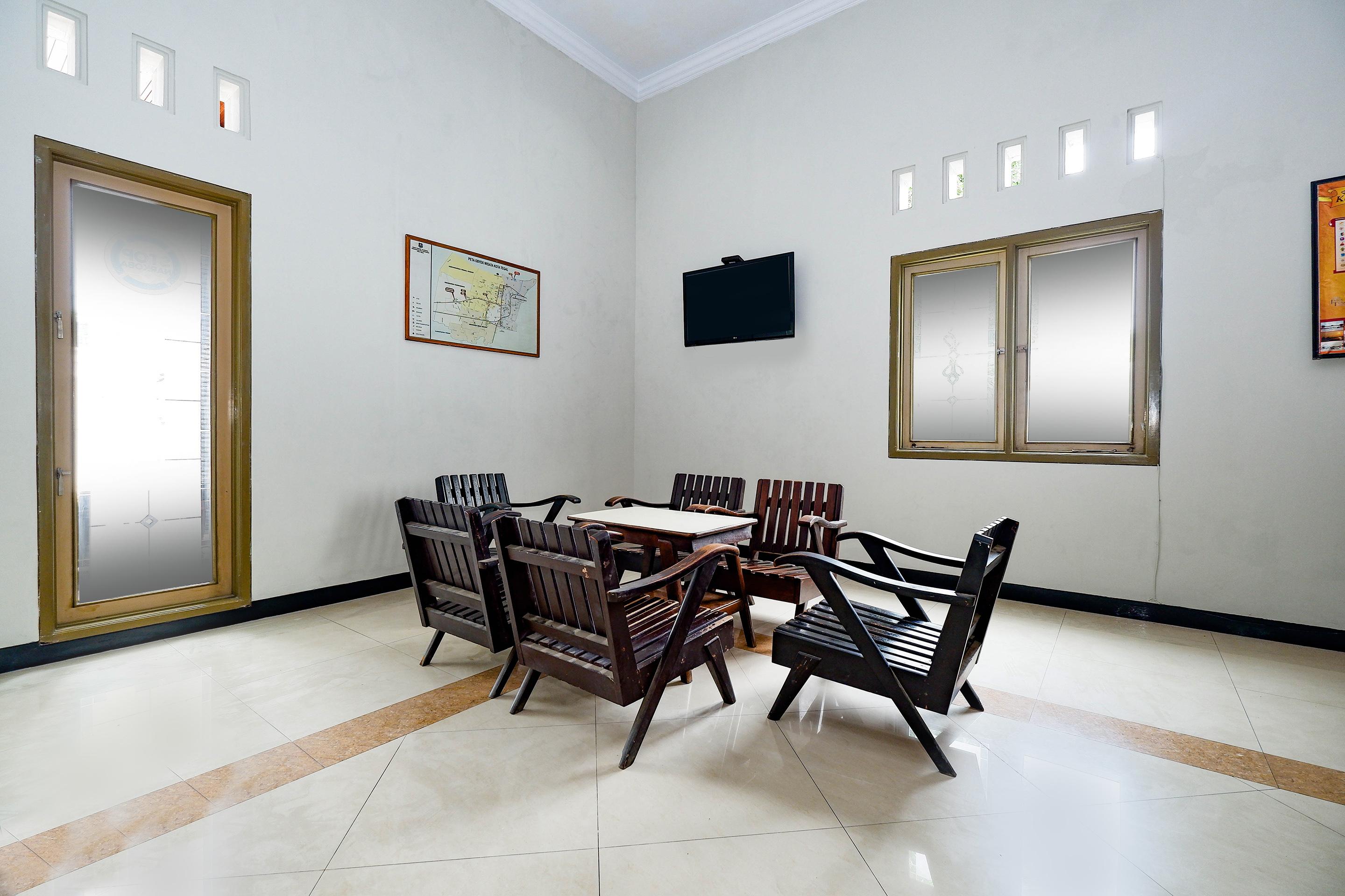 OYO 2436 Hotel Kencana Tegal  Bagian luar foto